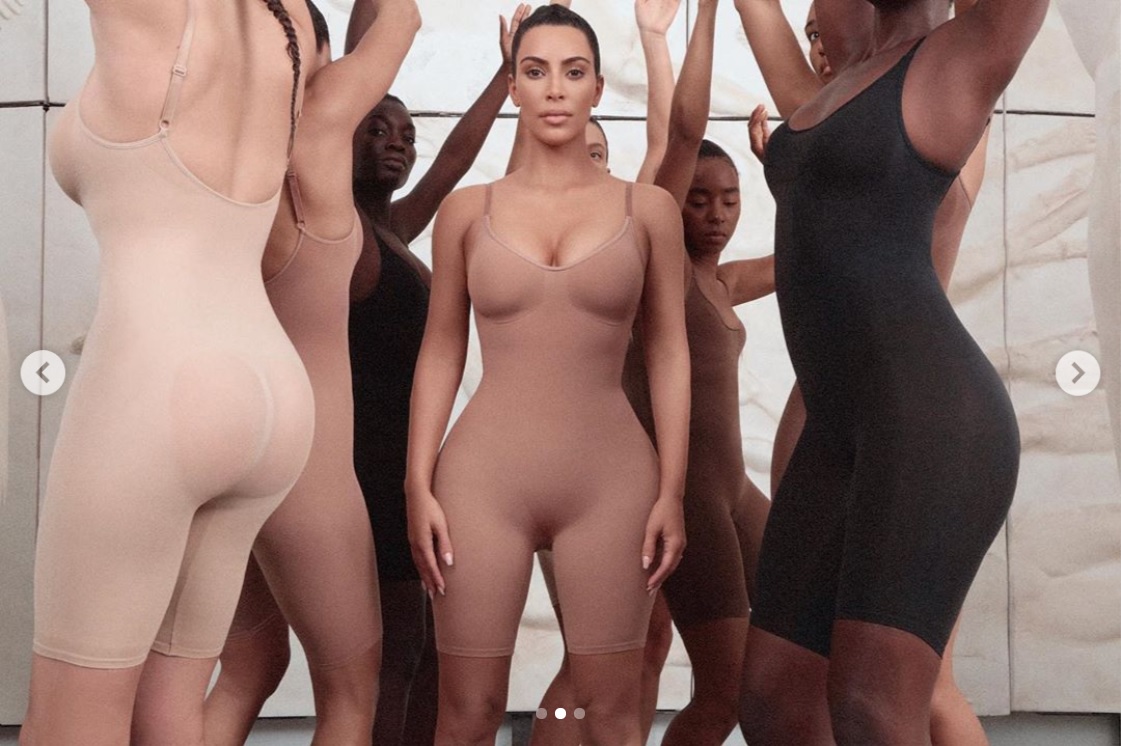 “キモノ・ソリューションウェア”を宣伝するキム（画像は『Kim Kardashian West　2019年6月25日付Instagram「Finally I can share with you guys this project that I have been developing for the last year.」』のスクリーンショット）