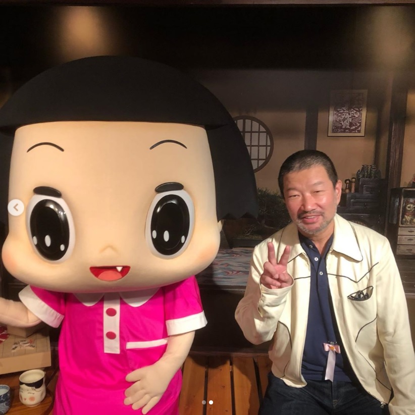 “永遠の5歳女児”チコちゃんと木村祐一（画像は『木村祐一　2019年6月28日付Instagram「＃チコちゃん と」』のスクリーンショット）