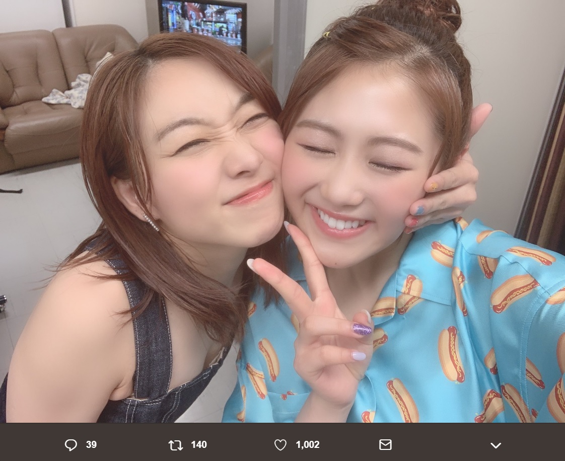 須田亜香里と西野未姫（画像は『西野未姫　2019年6月4日付Twitter「今日！6月4日 21時～TOKYO MX『バラいろダンディ』」』のスクリーンショット）