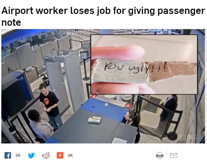 搭乗客に不愉快なメモを渡す空港職員（画像は『CTV News　2019年8月18日付「Airport worker loses job for giving passenger handwritten ‘You ugly’ note」』のスクリーンショット）