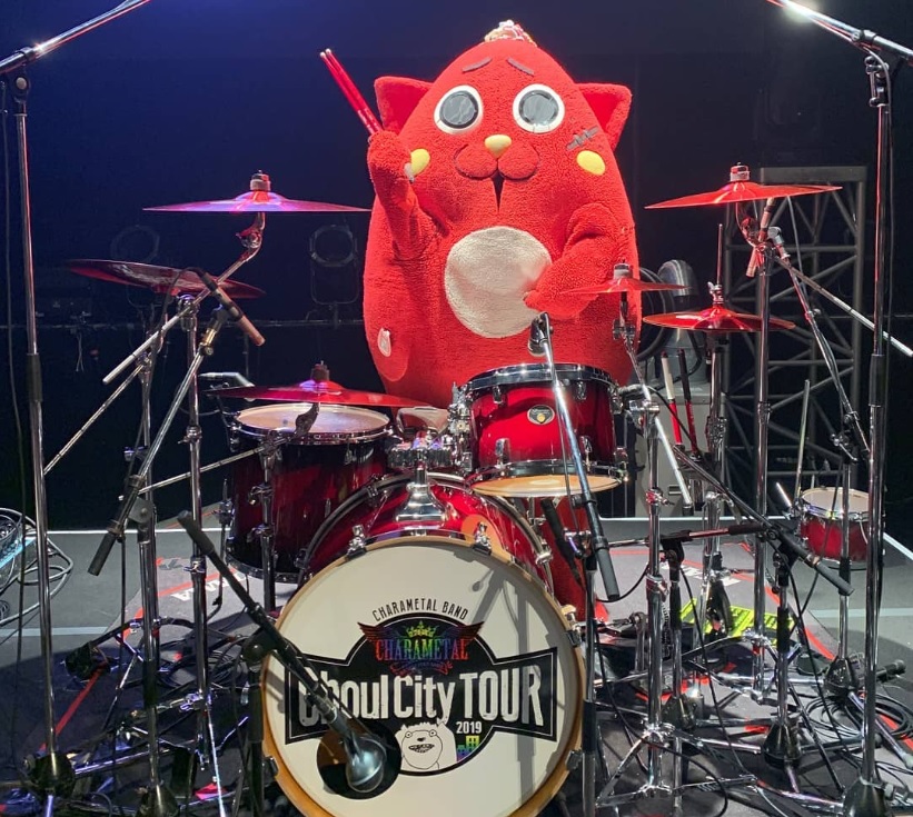 にゃんごすたーのドラムセット（画像は『にゃんごすたー　2019年8月28日付Instagram「8/30 ＃GhoulCityTOUR2019 気合いもりもり！」』のスクリーンショット）