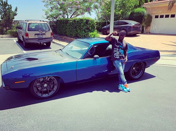 40歳誕生日、自身にプレゼントしていたケヴィンの愛車（画像は『Kevin Hart　2019年7月7日付Instagram「I added some more muscle to the family for my 40th....」』のスクリーンショット）