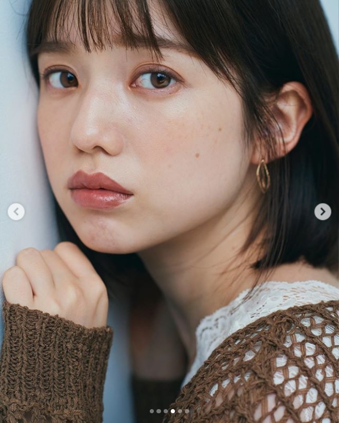 弘中綾香アナ「別人すぎて笑わないでね」とも（画像は『弘中綾香（公式）　2019年9月28日付Instagram「今日発売!!Hanako11月号で大変身!!」』のスクリーンショット）