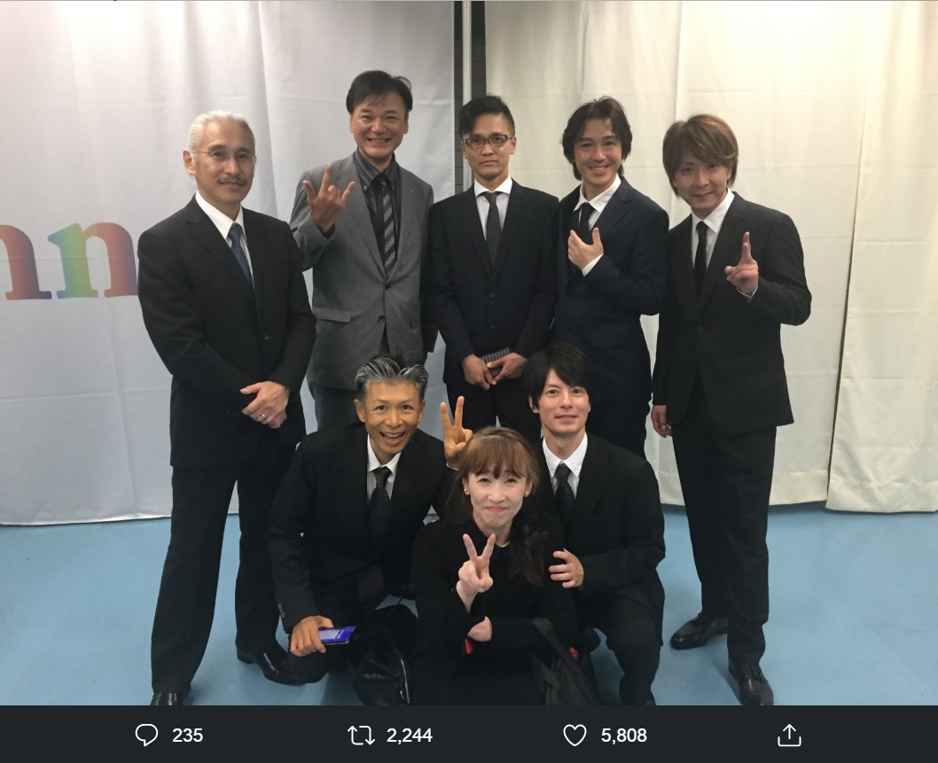 ジャニー喜多川氏の「お別れ会」にて　後列中央が成田昭次（画像は『正木慎也　2019年9月5日付Twitter「ずっと会いたいなぁって、思っていたんだ 成田昭次！」』のスクリーンショット）