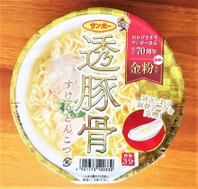 とんこつなのにスープが透明　常識破りの“金粉”きらめくカップ麺『透豚骨（すけるとんこつ）ラーメン』