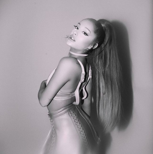 体調不良が続くアリアナをファンも心配（画像は『Ariana Grande　2019年10月16日付Instagram』のスクリーンショット）