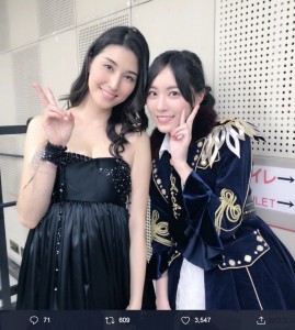 同じアービングに所属する橋本マナミと松井珠理奈（画像は『松井珠理奈（ハリウッドJURINA）　2019年11月27日付Twitter「事務所アービングの先輩、橋本マナミさんご結婚おめでとうございます」』のスクリーンショット）