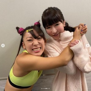 フワちゃんともえのあずき（画像は『Moeazu（16）　2019年11月29日付Instagram「今夜8時から 中居くん決めて！ゴールデン2時間SPに出演します」』のスクリーンショット）