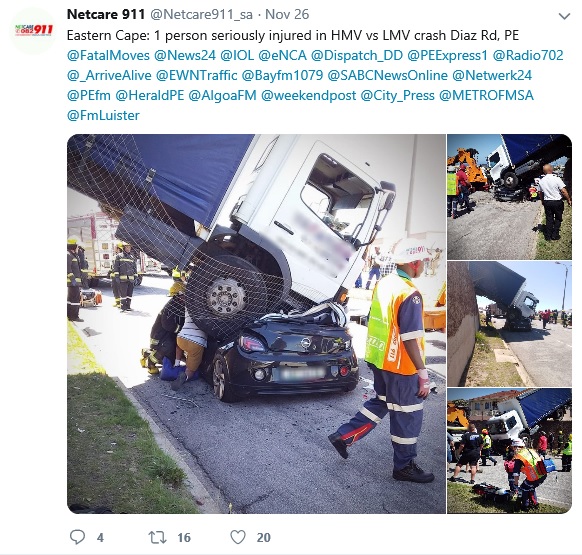 トラックの下敷きになった乗用車（画像は『Netcare 911　2019年11月27日付Twitter「Eastern Cape: 1 person seriously injured in HMV vs LMV crash Diaz Rd, PE」』のスクリーンショット）