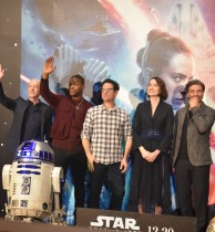 【イタすぎるセレブ達】『スター・ウォーズ』全作出演のC-3PO役俳優を来日会見で監督絶賛　日本の影響も明かす