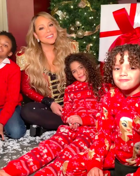 新MVではマライアの双子達も軽快なダンスムーブを披露（画像は『Mariah Carey　2019年12月11日付Instagram「This is too much」』のスクリーンショット）