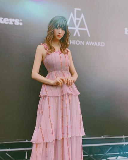 『ASIAFASHION AWARD 2019 in TAIPEI』でのアンジェラ芽衣（画像は『アンジェラ芽衣　2019年11月30日付Instagram「ASIA FASHION AWARD 2019ありがとうございました」』のスクリーンショット）