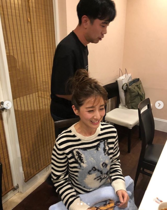 「ヘアメイクさんがするみたいなお団子を作ってくれました」と田中みな実（画像は『田中みな実写真集【公式】　2019年12月4日付Instagram「何日か前に投稿した、最近の私服の写真。」』のスクリーンショット）