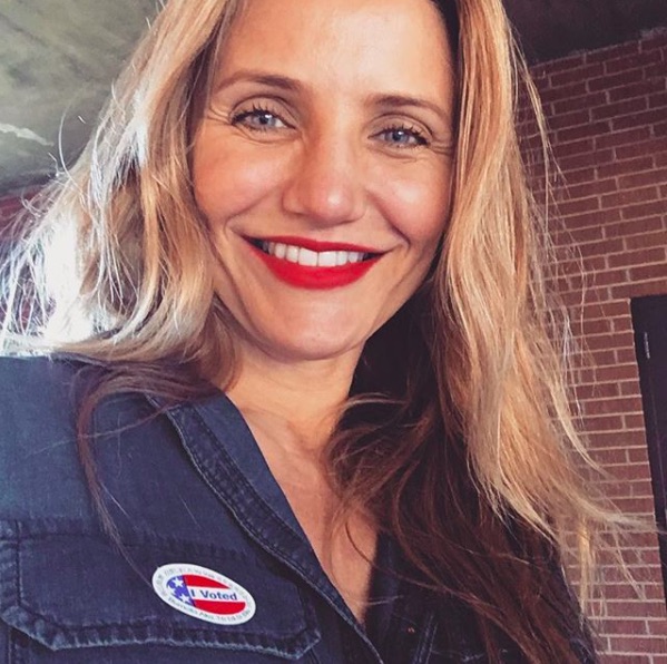 47歳でママになったキャメロン・ディアス（画像は『Cameron Diaz　2016年11月8日付Instagram「I voted today for the country I want to live in... a country where there is equality, inclusion, acceptance and freedom that EVERY American deserves...」』のスクリーンショット）