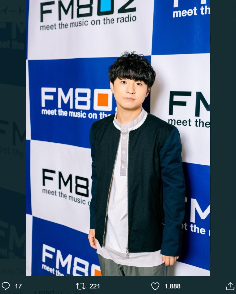 FM番組に出演した時のヒゲダン藤原聡（画像は『FM802　2019年9月22日付Twitter「今夜10時から Official髭男dism ＠officialhige 藤原聡 ＠satoshi_higedan MUSIC FREAKS最終回」』のスクリーンショット）