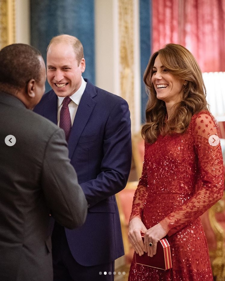 来賓を笑顔で迎えるウィリアム王子とキャサリン妃（画像は『Kensington Palace　2020年1月20日付Instagram「The Duke and Duchess of Cambridge, on behalf of Her Majesty The Queen, hosted a reception at Buckingham Palace to mark today’s UK-Africa Investment Summit.」』のスクリーンショット）