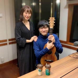 スタジオでの坂本美雨と森山直太朗（画像は『坂本美雨のディア・フレンズ　2019年12月31日付Instagram「大晦日の ＃ディアフレンズ 今年最後のゲストは“国民の従兄弟” ＃森山直太朗 さんをお迎えしました!!」』のスクリーンショット）