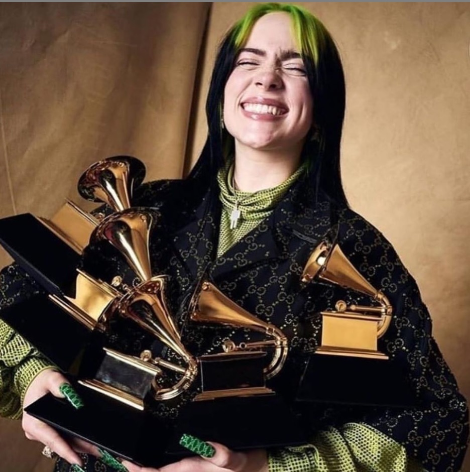 グラミー賞5冠達成したビリー・アイリッシュ（画像は『BILLIE EILISH　2020年1月28日付Instagram「FIVE ARE YOU KIDDING」』のスクリーンショット）