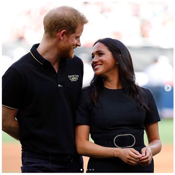 メーガン妃、凱旋帰国で夫を見せびらかす？（画像は『The Duke and Duchess of Sussex　2019年6月29日付Instagram「Tonight, The Duke and Duchess of Sussex attended the first of a two game series of the Major League Baseball ＃LondonSeries, in support of ＠WeAreInvictusGames.」』のスクリーンショット）