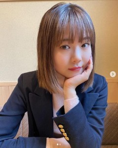 穴井千尋のポートレート（画像は『穴井千尋 Chihiro Anai　2020年3月5日付Instagram「Thursday ＃fukuoka」』のスクリーンショット）