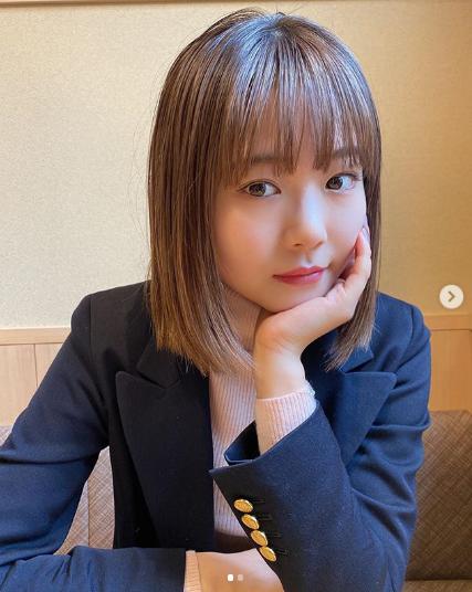 穴井千尋のポートレート（画像は『穴井千尋 Chihiro Anai　2020年3月5日付Instagram「Thursday ＃fukuoka」』のスクリーンショット）