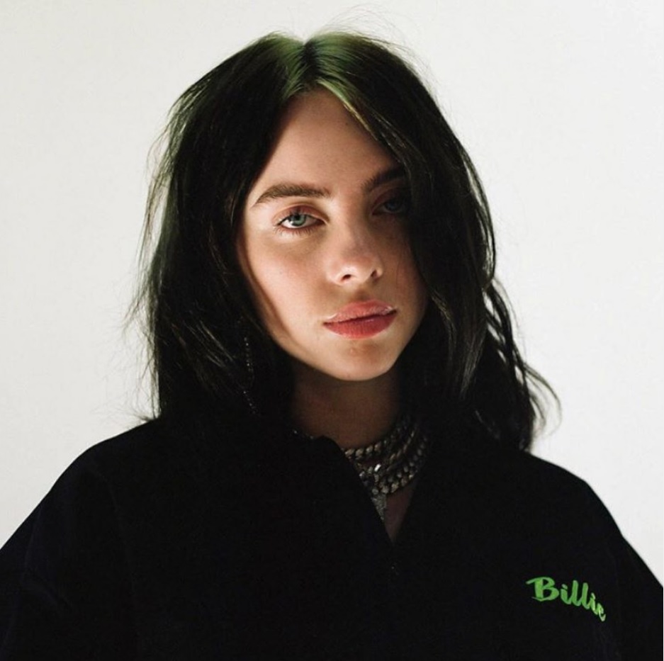 ビリー・アイリッシュは有名になって変わってしまった？（画像は『BILLIE EILISH　2019年12月30日付Instagram「still here」』のスクリーンショット）