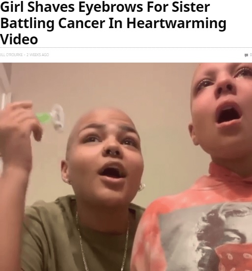 眉毛を剃る姉と驚きを隠せない妹（画像は『Talent Recap　2020年4月1付「Girl Shaves Eyebrows For Sister Battling Cancer In Heartwarming Video」』のスクリーンショット）