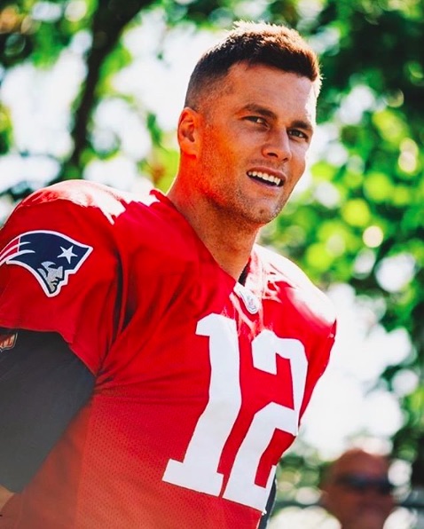 まさかの悲劇に襲われたトム・ブレイディ（画像は『Tom Brady　2019年8月31日付Instagram「Adversity causes some men to break; others to break records.」』のスクリーンショット）