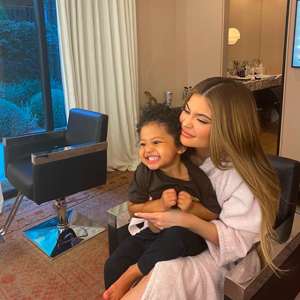 「こんなに大きくなって」とカイリーの心境は複雑なもよう（画像は『Kylie　2020年4月20日付Instagram「my baby is getting so big」』のスクリーンショット）