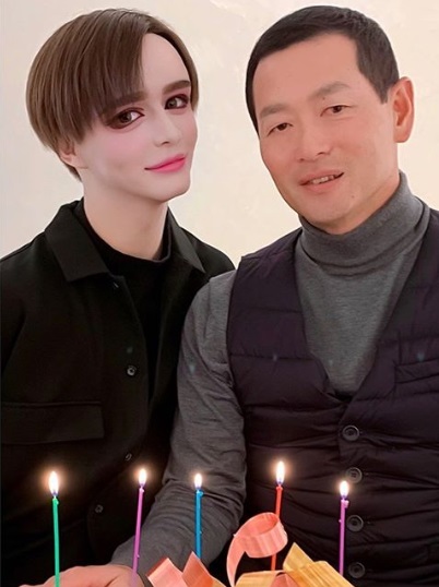 Mattと父親の桑田真澄氏（画像は『Matt様　2020年4月1日付Instagram「細やかですがお祝いしました」』のスクリーンショット）