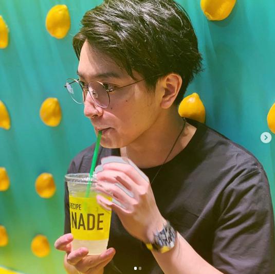 レモネードを飲む朝倉大智（画像は『朝倉大智/Daichi Asakura/D.chi　2019年7月17日付Instagram「レモネード染み渡る」』のスクリーンショット）