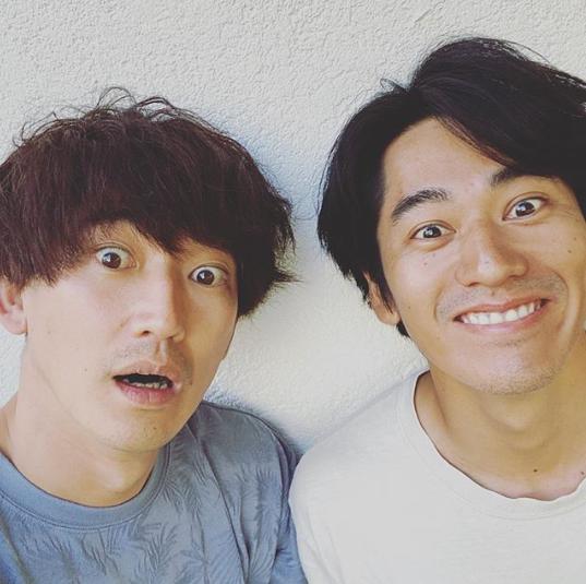 永山瑛太と永山絢斗（画像は『永山瑛太　2020年5月19日付Instagram「NHKリモートドラマ、リビング。」』のスクリーンショット）