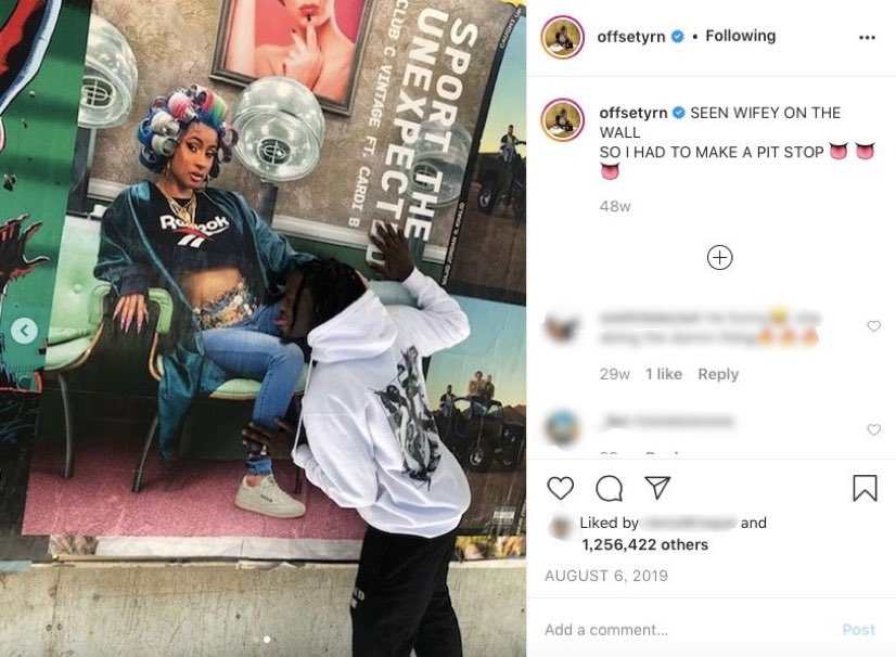 妻の壁画に破廉恥な行為をしようとするオフセット（画像は『OFFSET　2019年8月6日付Instagram「SEEN WIFEY ON THE WALL SO I HAD TO MAKE A PIT STOP」』のスクリーンショット）