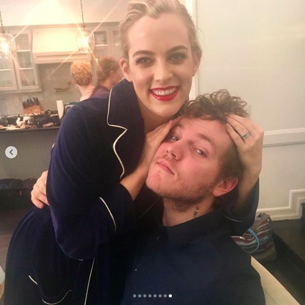 最愛の弟ベンジャミンさんとの写真を公開したライリー・キーオ（画像は『Riley Keough　2020年7月18日付Instagram「Mornings are the hardest.」』のスクリーンショット）