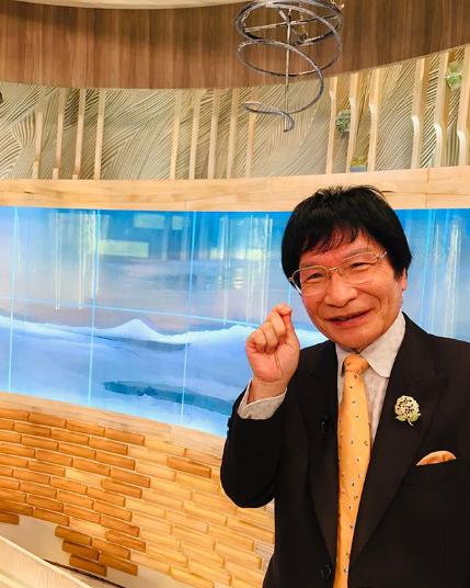 『とくダネ！』にコメンテーターとして出演している尾木直樹氏（画像は『尾木ママ（尾木直樹）　2020年7月9日付Instagram「富士山の美しい「とくダネ」スタジオにて」』のスクリーンショット）