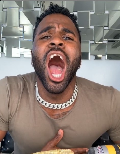 5月に前歯が折れるドッキリ動画を公開していたジェイソン・デルーロ（画像は『Jason Derulo　2020年5月20日付Instagram「Don’t try this」』のスクリーンショット）