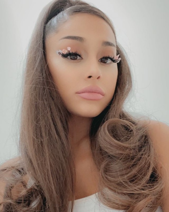 アリアナ・グランデ、恋人との交際は順調そのもの（画像は『Ariana Grande　2020年7月5日付Instagram「should’ve stapled these to my eyelids when i had the chance.」』のスクリーンショット）