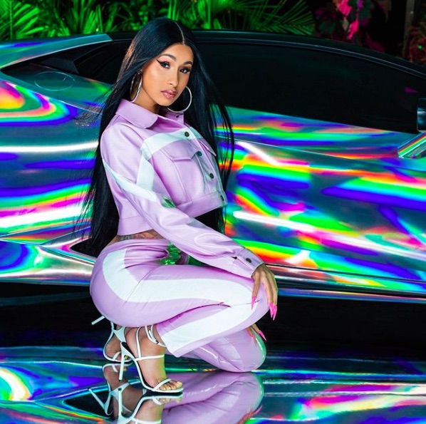 アンチ派による悪質な嫌がらせを明かしたカーディ・B（画像は『Cardi B　2019年5月8日付Instagram「My ＠Fashionnova collection drops at 9pm pacific time.」』のスクリーンショット）