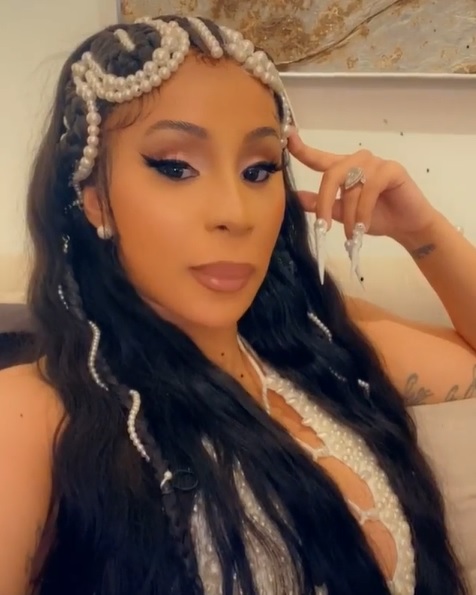 シングルになったカーディ・Bがモテモテに!?（画像は『Cardi B　2020年9月21日付Instagram「I love myyy hair」』のスクリーンショット）