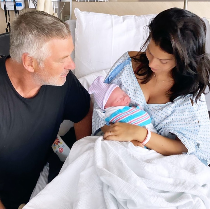 ボールドウィン夫妻に第5子が誕生（画像は『Hilaria Thomas Baldwin　2020年9月9日付Instagram「We had a baby last night.」』のスクリーンショット）