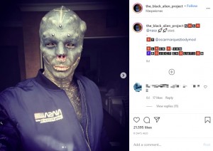 鼻の一部を切り落として間もない頃（画像は『the_black_alien_project　2020年9月16日付Instagram「NASA」』のスクリーンショット）