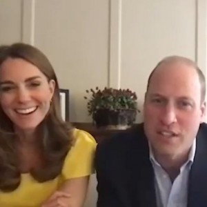 保護されたコアラと対面したキャサリン妃とウィリアム王子（画像は『Duke and Duchess of Cambridge　2020年10月1日付Instagram「The Duke and Duchess of Cambridge heard from local business owners and first responders from Kangaroo Island」』のスクリーンショット）