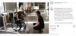 リハビリに励むサラさん（画像は『Sarah Frei　2020年9月24日付Instagram「Sarah’s therapy is going great!」』のスクリーンショット）