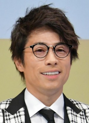 【エンタがビタミン♪】ロンブー田村淳、すっかり良きパパに　4歳長女とクリスマスツリーの飾り付けを楽しむ