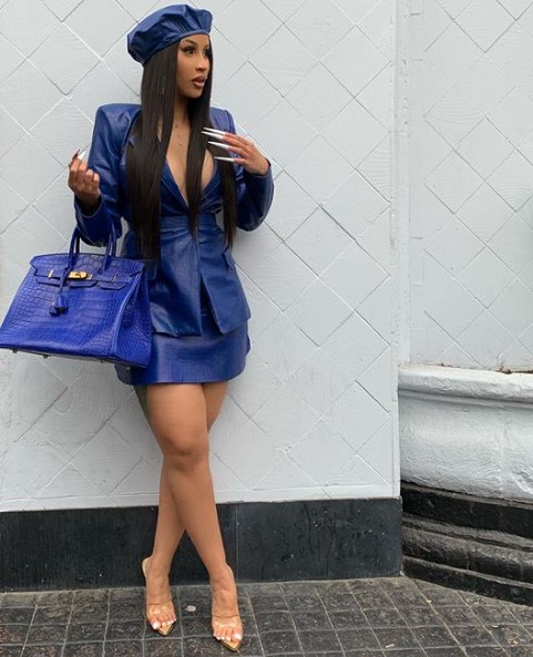 カーディ・B、ハロウィンの仮装姿が凄い！（画像は『Cardi B　2020年8月20日付Instagram「I been so busy I forgot to post this pic ...I love this outfit and pic.」』のスクリーンショット）