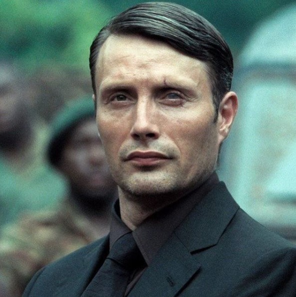 『007/カジノ・ロワイヤル』でマッツが演じたル・シッフル（画像は『Mads Mikkelsen Official　2020年8月28日付Instagram「Mads Mikkelsen’s fantasy festival: Sick Tent.」』のスクリーンショット）