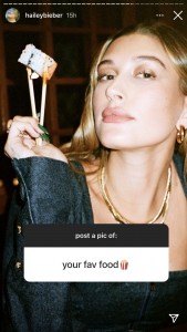 「好きな食べ物」はもちろんスシ！（画像は『Hailey Rhode Baldwin Bieber　2020年12月23日付Instagram』のスクリーンショット）