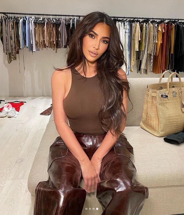 キム・カーダシアン、フォロワーに太っ腹なプレゼント（画像は『Kim Kardashian West　2020年10月13日付Instagram「190 Million seriously I love u guys so much!!!」』のスクリーンショット）