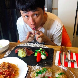 誕生日も自宅でご飯（画像は『児嶋一哉　2020年7月17日付Instagram「48歳の誕生日妻に作ってもらった～！」』のスクリーショット）