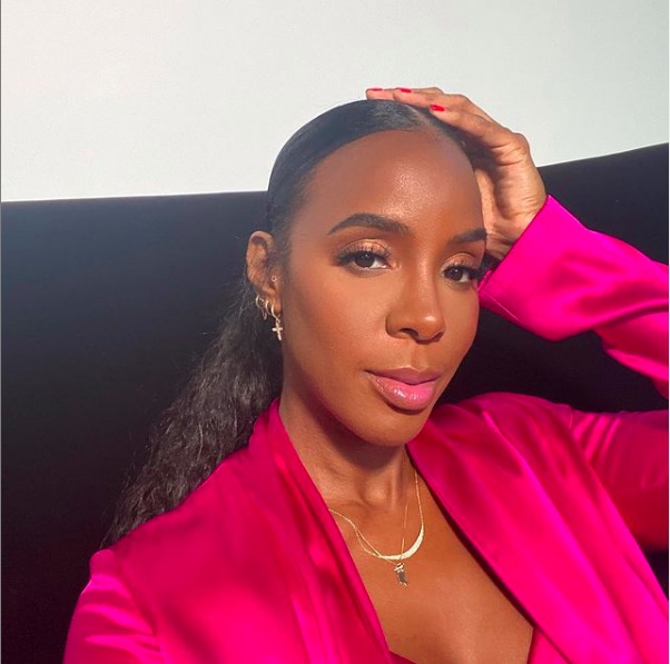 妊婦用のシートマスクがお気に入りのケリー・ローランド（画像は『Kelly Rowland　2020年11月20日付Instagram「＃Pink Chocolate」』のスクリーンショット）